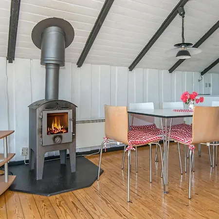 6 Person In Romo Tagholm